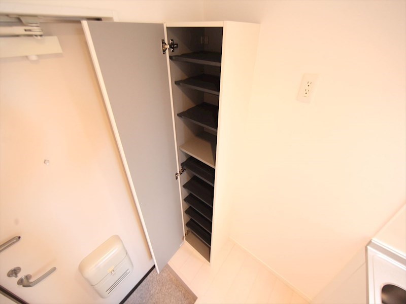 玄関　玄関　シューズボックス付（収納充実してます）