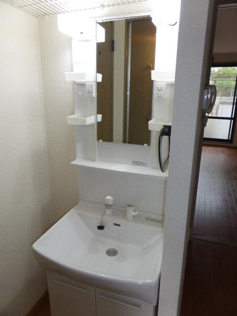 洗面設備　使いやすい洗面所です