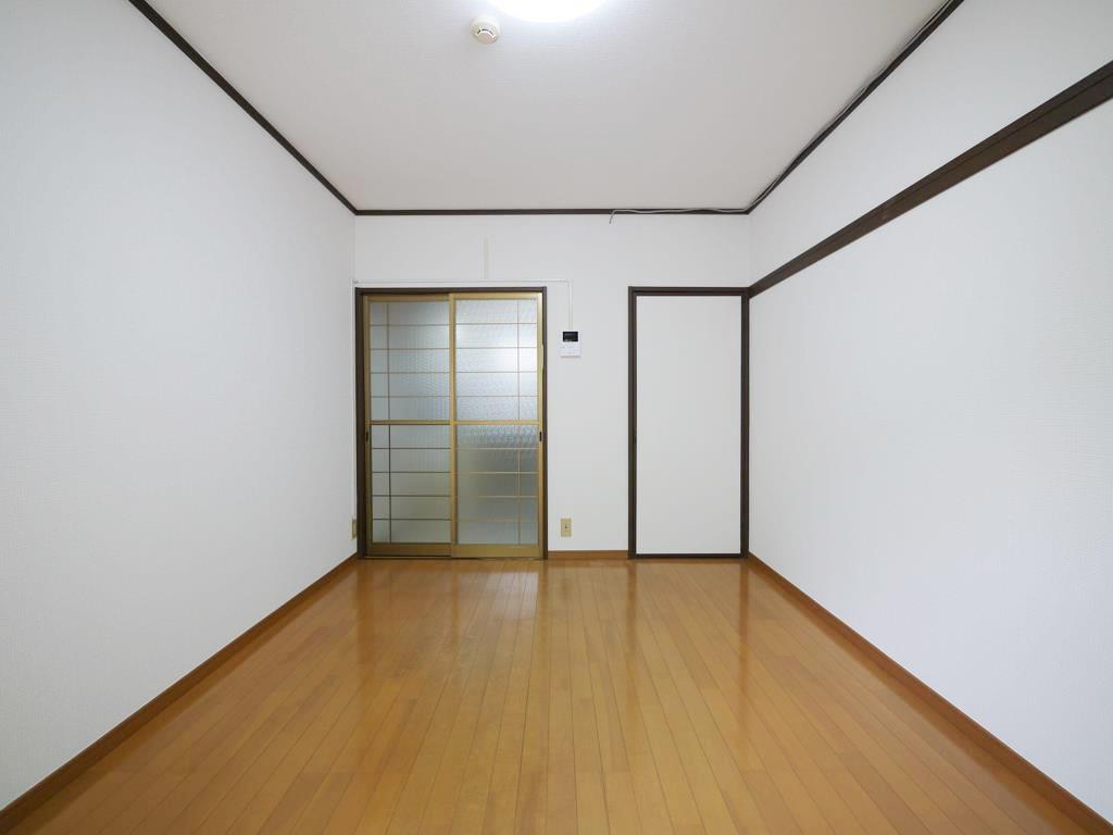 ハイネス青葉A棟の居間写真