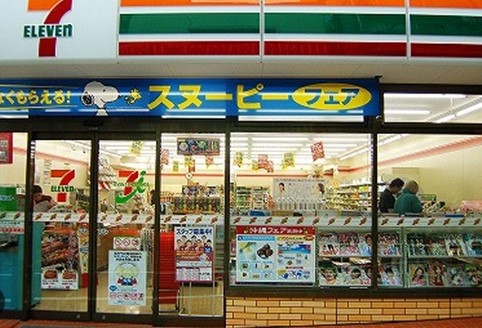 コンビニ　セブンイレブン 北参道駅前店（コンビニ）まで446m