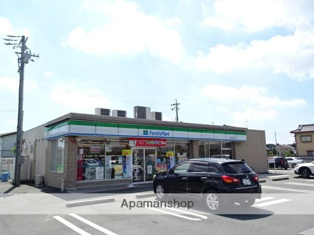 コンビニ　ファミリーマート（コンビニ）まで1027m