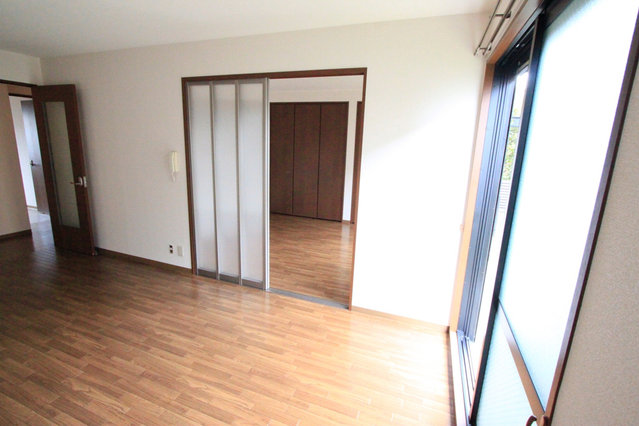 居室・リビング　ゆったり過ごせる居間です