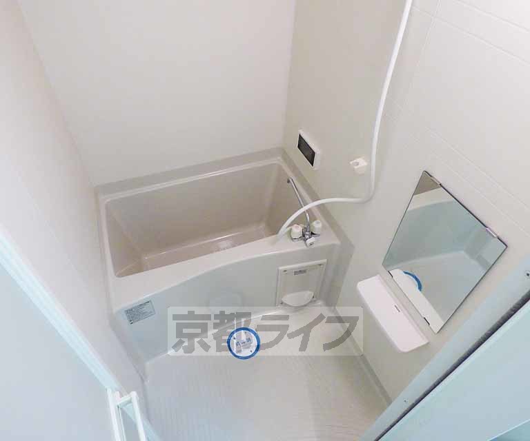 バス・シャワールーム　清潔感のあるお風呂です。