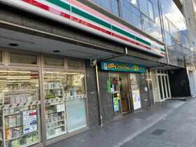 コンビニ　セブンイレブン 六本木3丁目店（コンビニ）まで221m