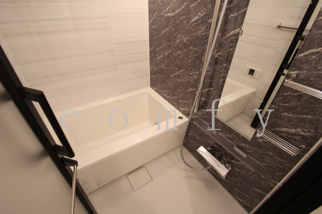 バス・シャワールーム　追炊き・浴室乾燥機付きバスルーム