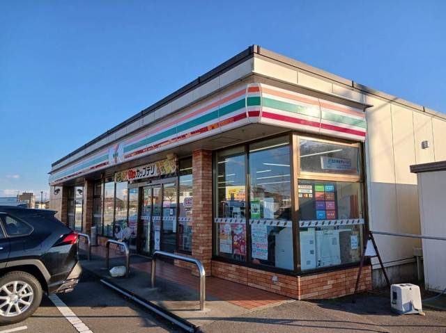 コンビニ　セブンイレブン（コンビニ）まで450m
