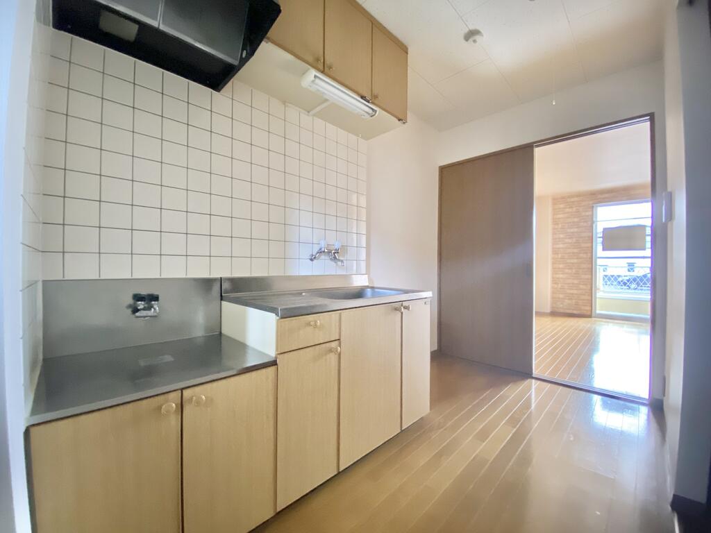 キッチン　同間取り別部屋参考画像です