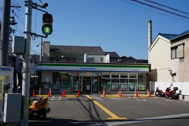 コンビニ　ファミリーマート茨木中総持寺町店（コンビニ）まで122m