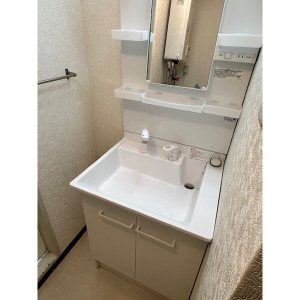 洗面設備　4階同号室内観です