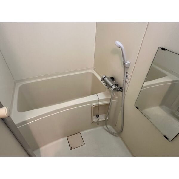 バス・シャワールーム　4階同号室内観です