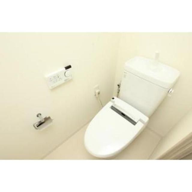 トイレ　※写真は同タイプ住戸です。