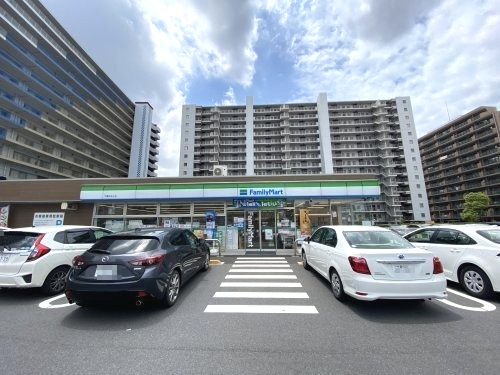 コンビニ　ファミリーマート　千葉みなと店（コンビニ）まで174m