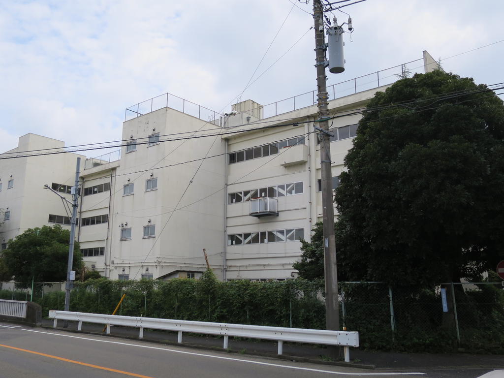 中学校　蕨市立第一中学校（中学校）まで856m