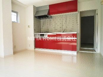 キッチン　上下に収納がついていてお部屋を広々と使えるオープンキッチンを