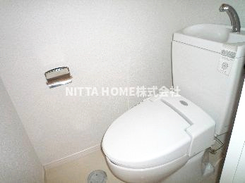 トイレ　暖房洗浄付きのトイレです◎