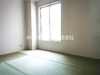 その他部屋・スペース　６帖の和室もあるので寝室などに使用できます◎