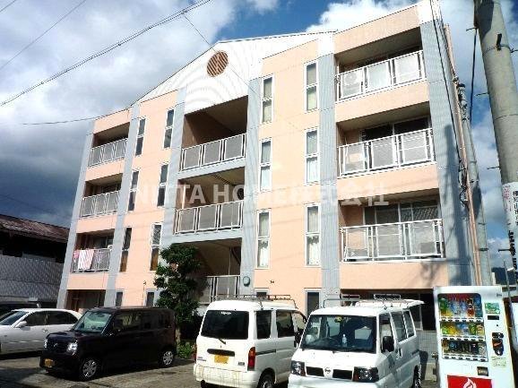 建物外観　駐車場無料◎福知山駅が徒歩近くて商業施設も多数◇