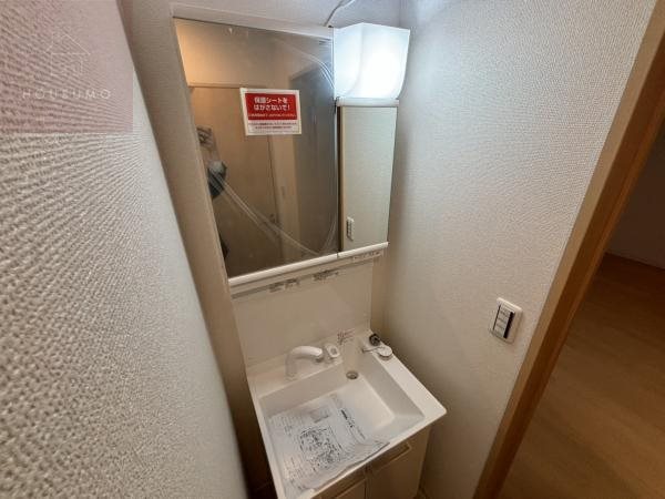 洗面設備　朝の支度にも助かる、独立の洗髪洗面化粧台