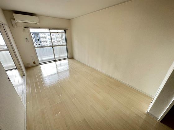 居室・リビング　※別部屋の写真です