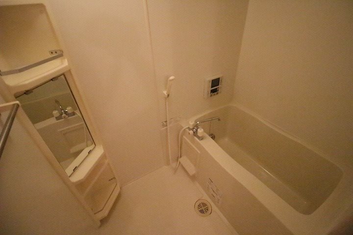 バス・シャワールーム　追い炊き機能付きのバス