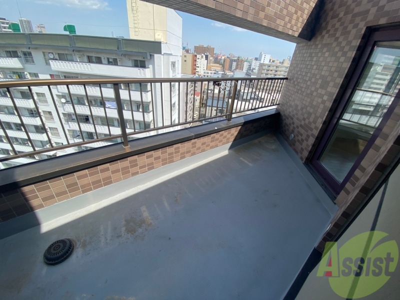 バルコニー　バルコニーは幅があり、広い印象を受けました。