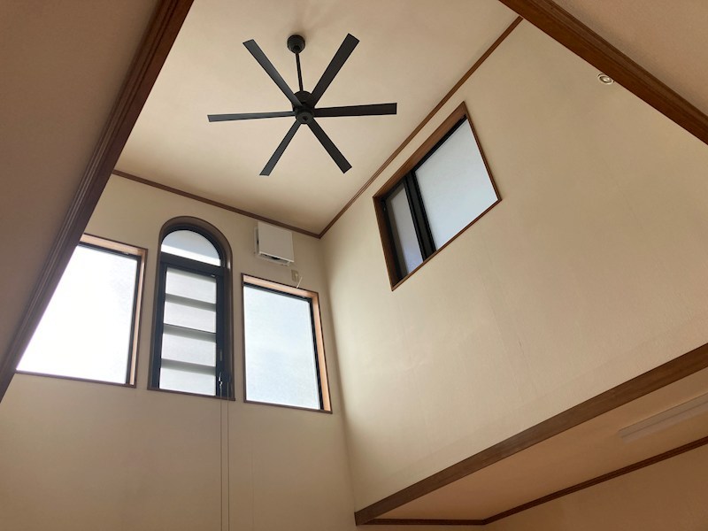 その他　リビングの吹き抜け天井