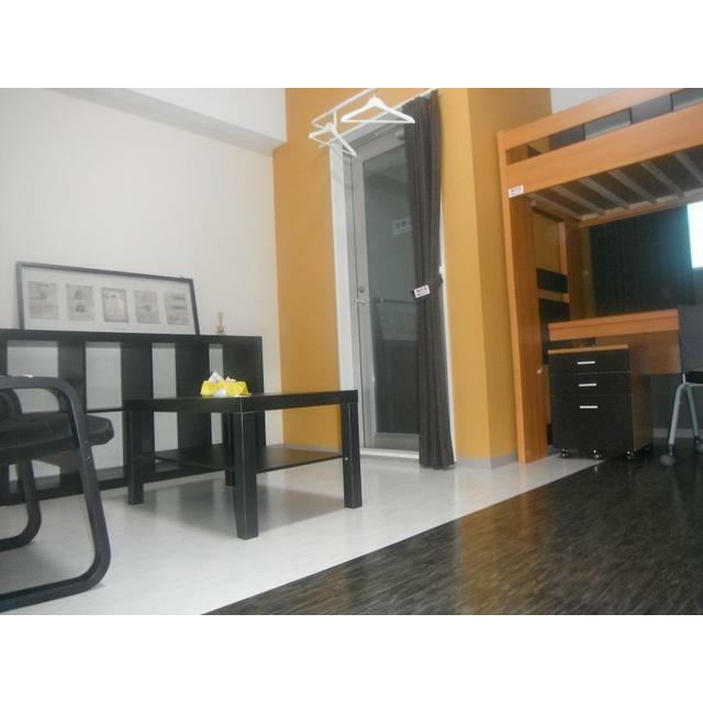 居室・リビング　ブラウンの部屋となります