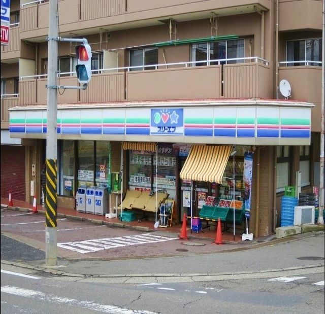 コンビニ　スリーエフ（コンビニ）まで556m