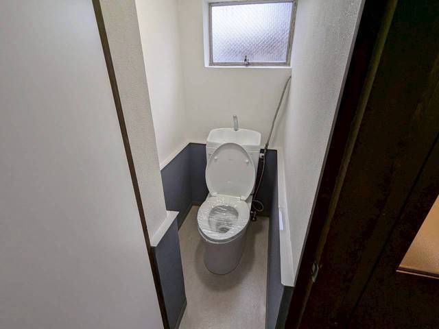 トイレ　別号室の写真です