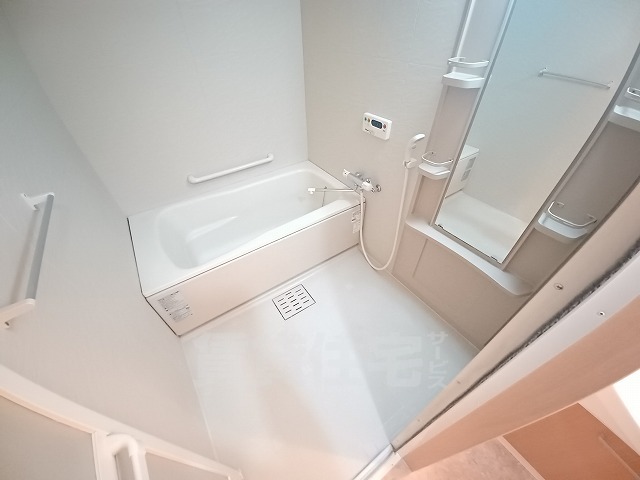 バス・シャワールーム　同建物別タイプ写真です