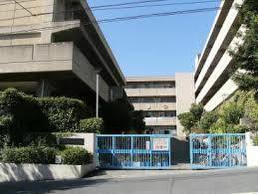 小学校　片山小学校（小学校）まで819m