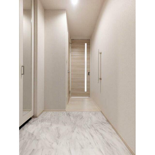 玄関　■姿見ミラー付きの玄関