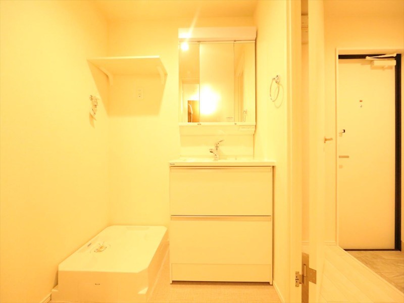 洗面設備　脱衣所　独立洗面台（シャンプードレッサー付）　同仕様写真