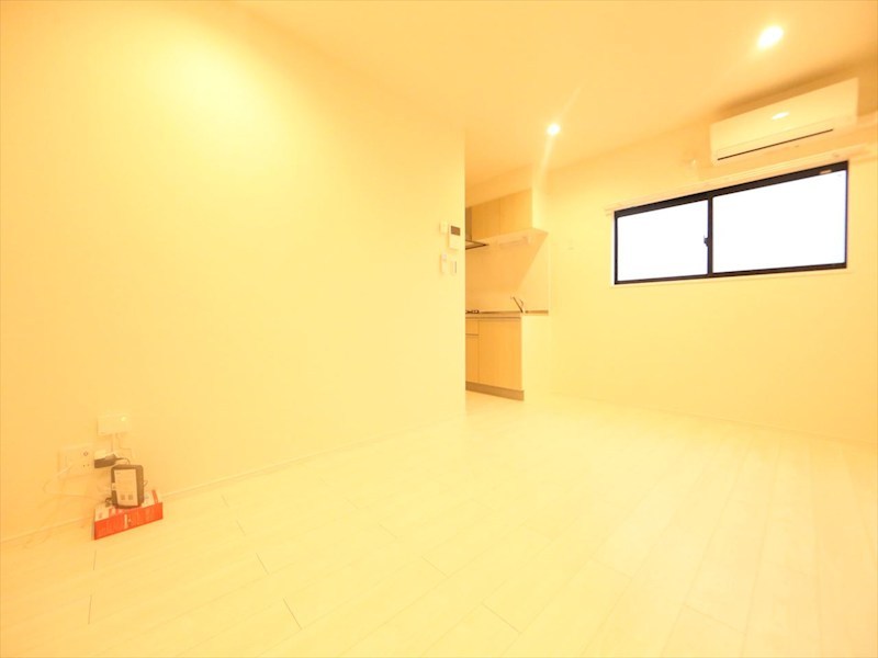 居室・リビング　ＬＤＫ8.8帖　システムキッチン　エアコン完備　同仕様写真