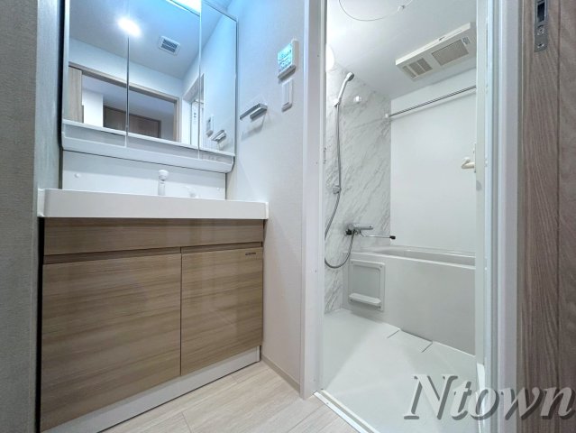 洗面設備　脱衣スペースもあります