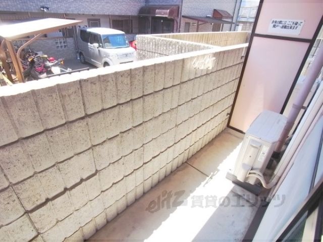 バルコニー　日当たりの良い南向きベランダ