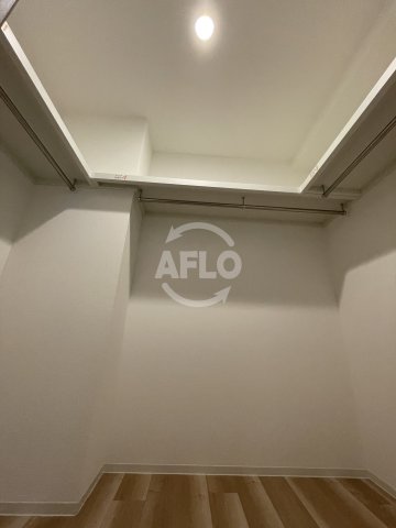 収納　スプランディッド中之島WEST　ウォークインクローゼット