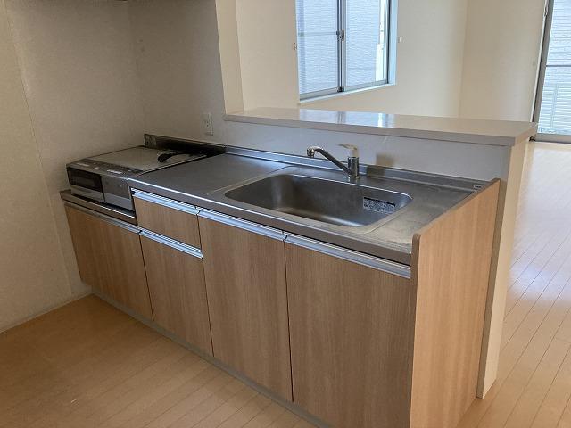 キッチン　※同タイプ部屋の写真です。