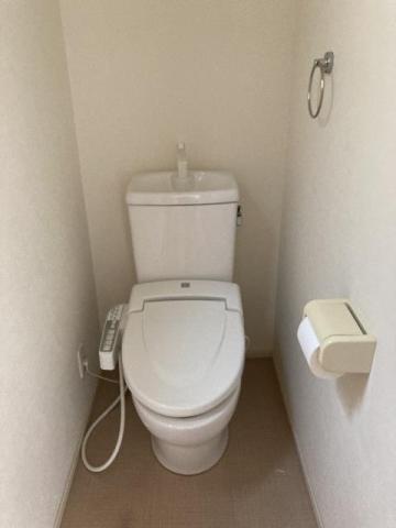 トイレ　※同タイプ部屋の写真です。