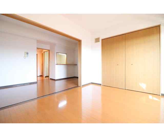 居室・リビング　※別号室の写真です。現況優先となります。