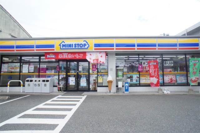 コンビニ　ミニストップ 名島2丁目店（コンビニ）まで194m