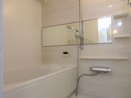 バス・シャワールーム　コンパクトで使いやすいお風呂です