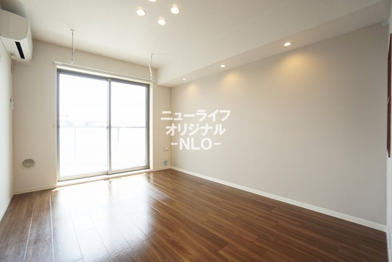 居室・リビング　ダウンライトを採用しデザイン性の向上と空間の広がりを演出☆