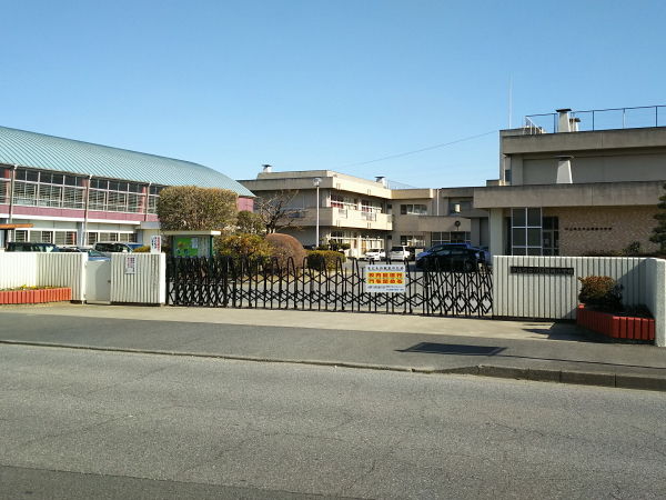 小学校　小山市立小山城南小学校（小学校）まで459m