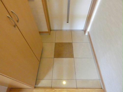 玄関　102