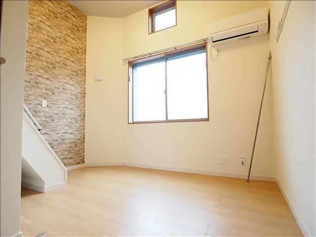 居室・リビング　アクセントクロス付きの居室です