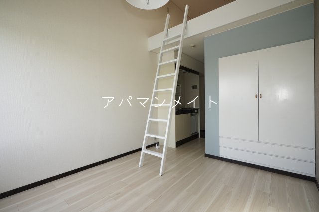 居室・リビング　こちらの居間で趣味の時間をお楽しみください