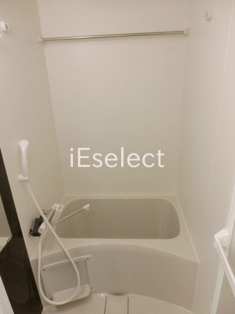 バス・シャワールーム　浴室乾燥機能付きのお風呂です。