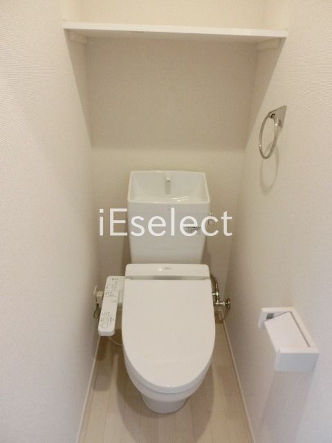 トイレ　温水洗浄機能付きのトイレ