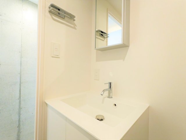 洗面設備　独立洗面化粧台付き